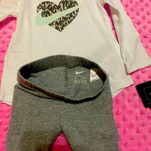 Nike size 18 mo set new w/tags.